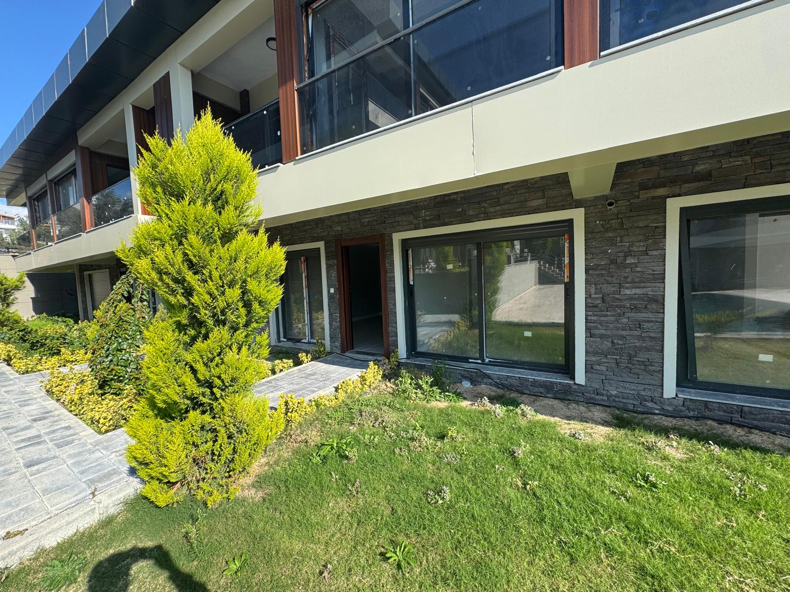 PARADİSE LİFE SİTESİNDE 1+1 BAHÇE KATI DAİRE